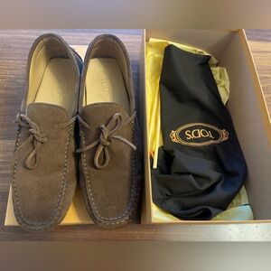 Tod’s men’s luxury suede loafers driving shoes boat shoes